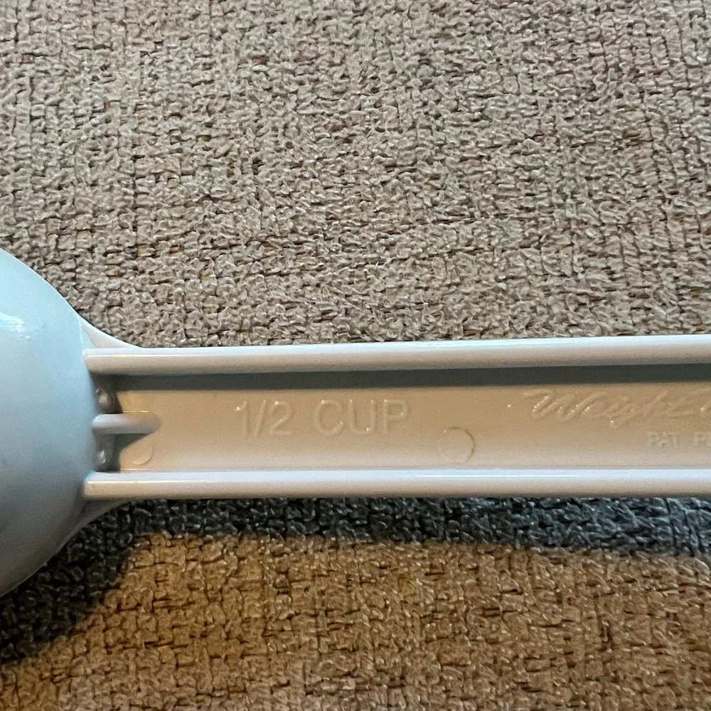 Vintage Weight Watchers Long Handle Measuring Scoops Set 1 Cup & 1/2 Cup White